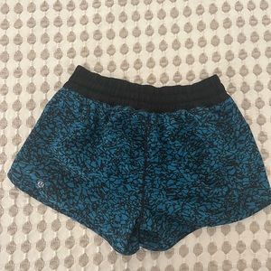 Lululemon Tracker Short 4” low rise with liner